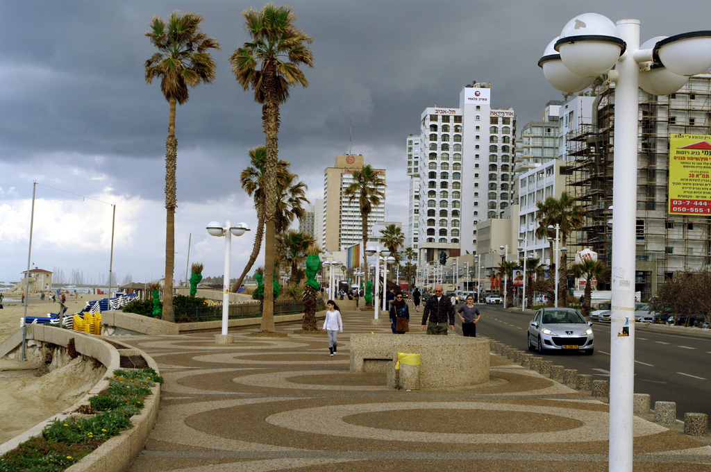 Набережная Тель-Авива. Рядом с длинным променадом расположена улица