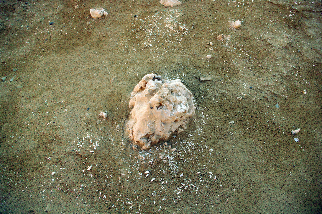 На самом деле этот камень состоит из соли.