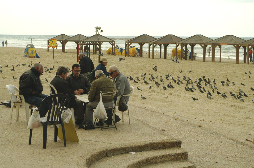 Выходной день в конце декабря на набережной в