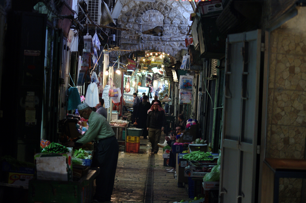 В Иерусалиме улицы порой являются и торговыми рядами.