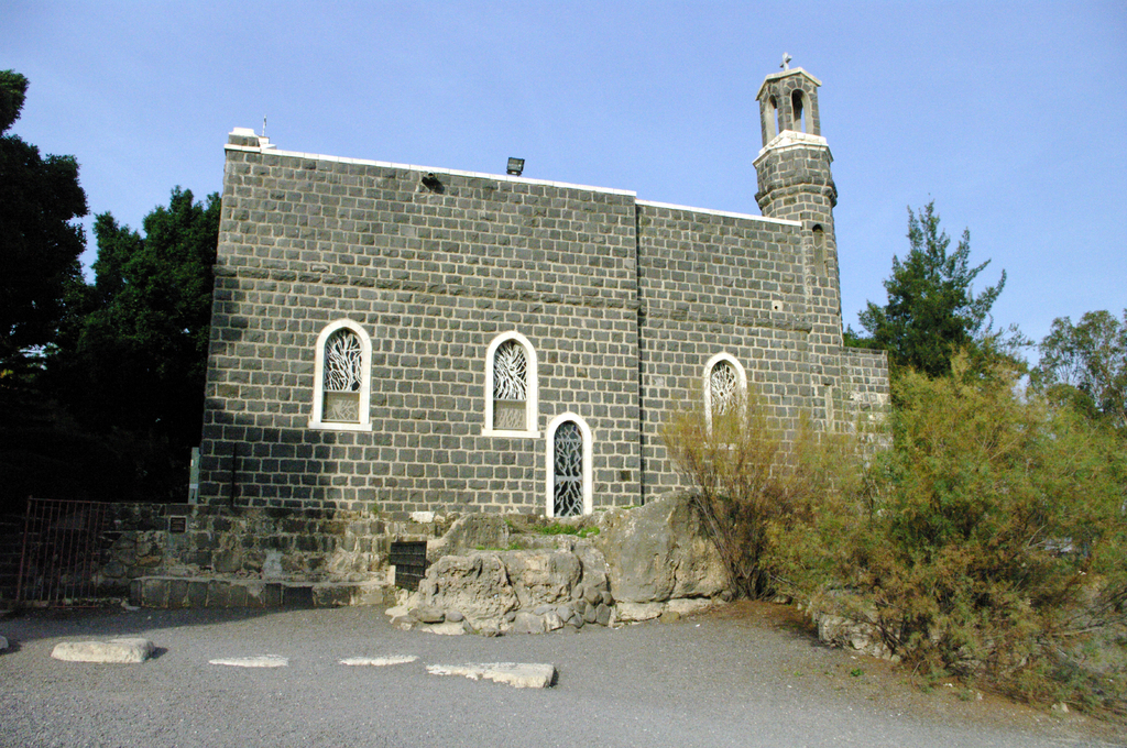 Церковь первенства Святого Петра на берегу Галилейского моря.