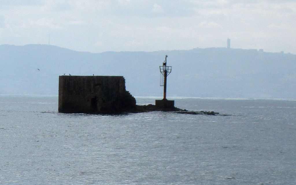 Мушиная башня, вернее то, что от нее осталось.