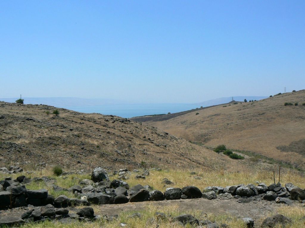 Вид с древнего холма на Кинерет и Голаны.