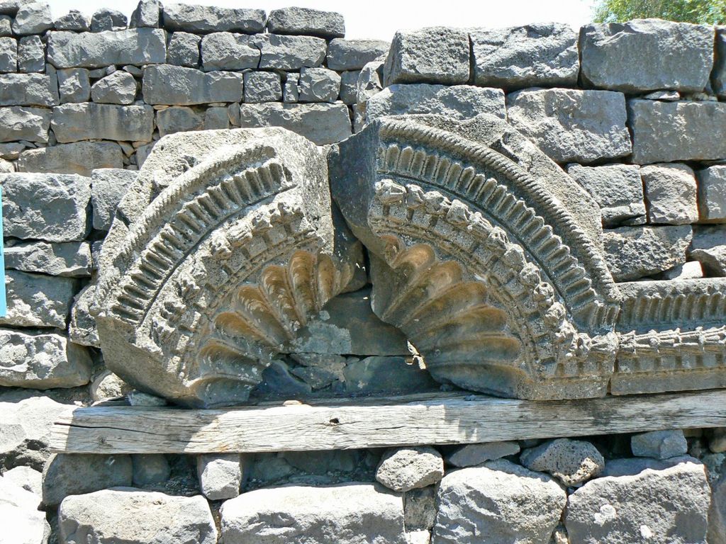 Арка шкафа для хранения свитков Торы в древнем