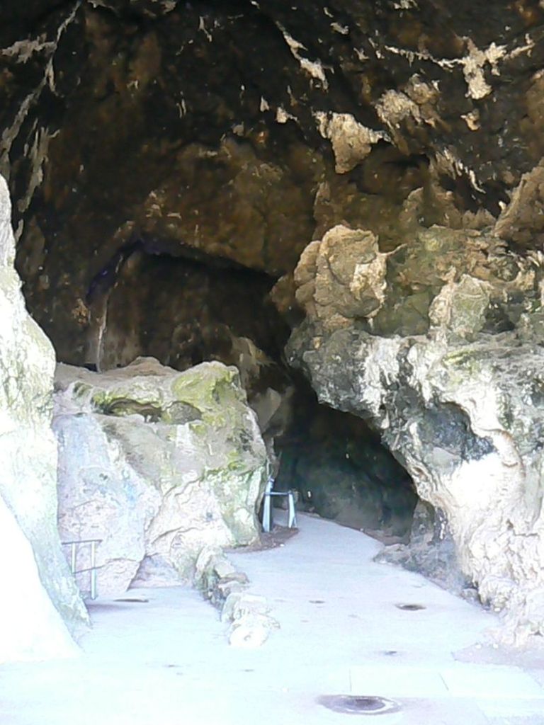 Вход в пещеру Нахаль