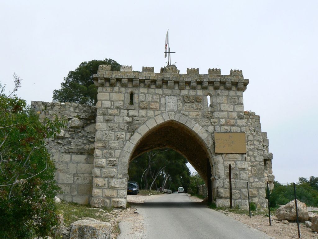 Ворота, ведущие к базилике.