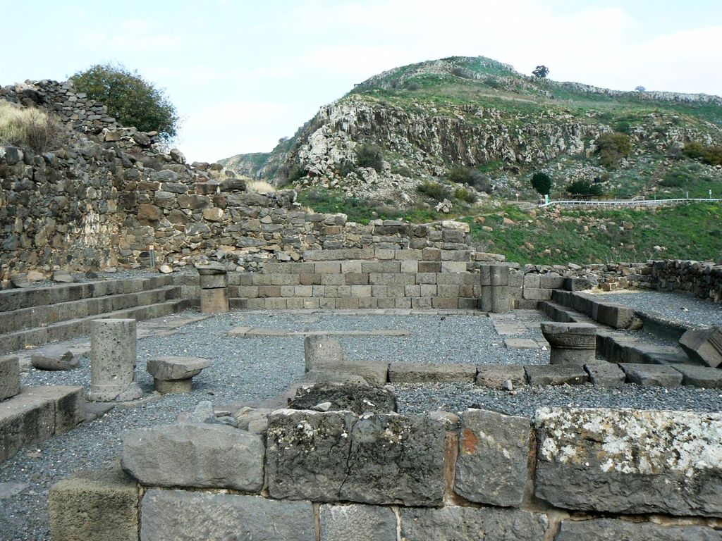 Развалины древней синагоги в Гамле.