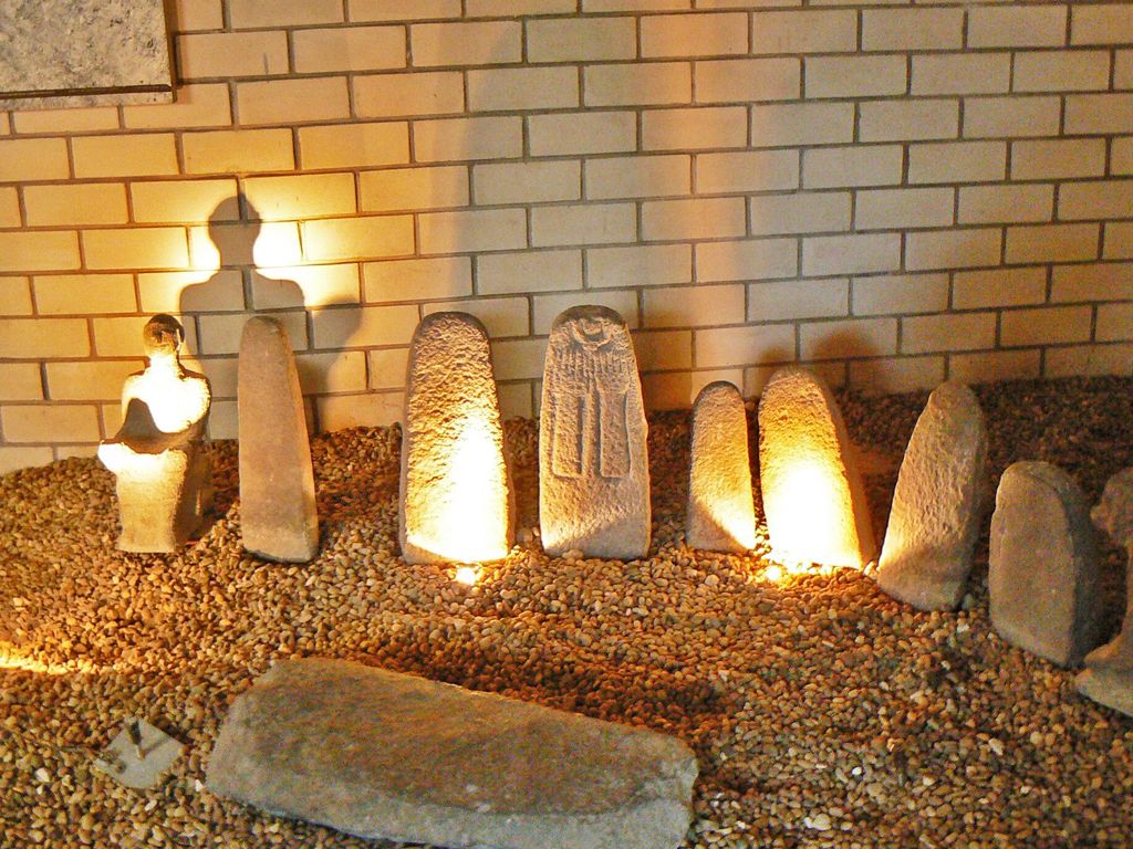 Тель Хацор. Культовые предметы ханаанского Хацора в музее.