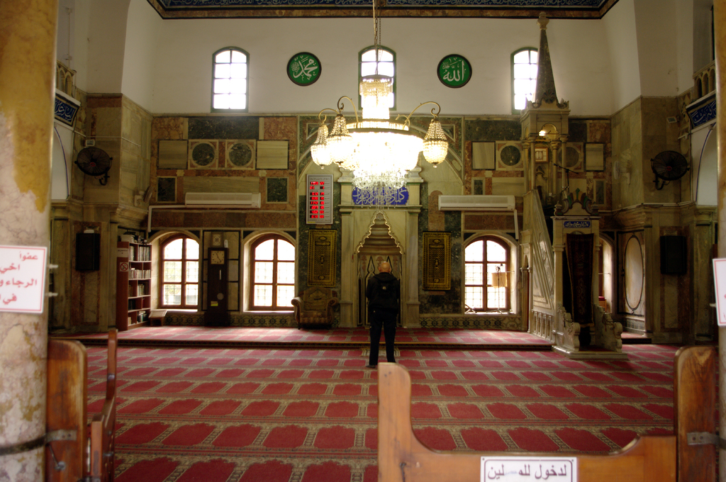 Внутри главной мечети Акко Эль Джазар. В мечети