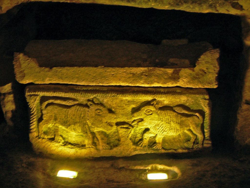 Бейт Шеарим. Мифические существа на саркофаге.