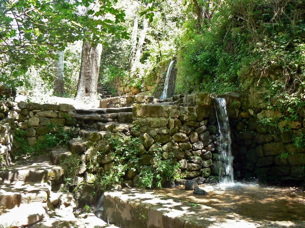 Развалины старой мельницы.