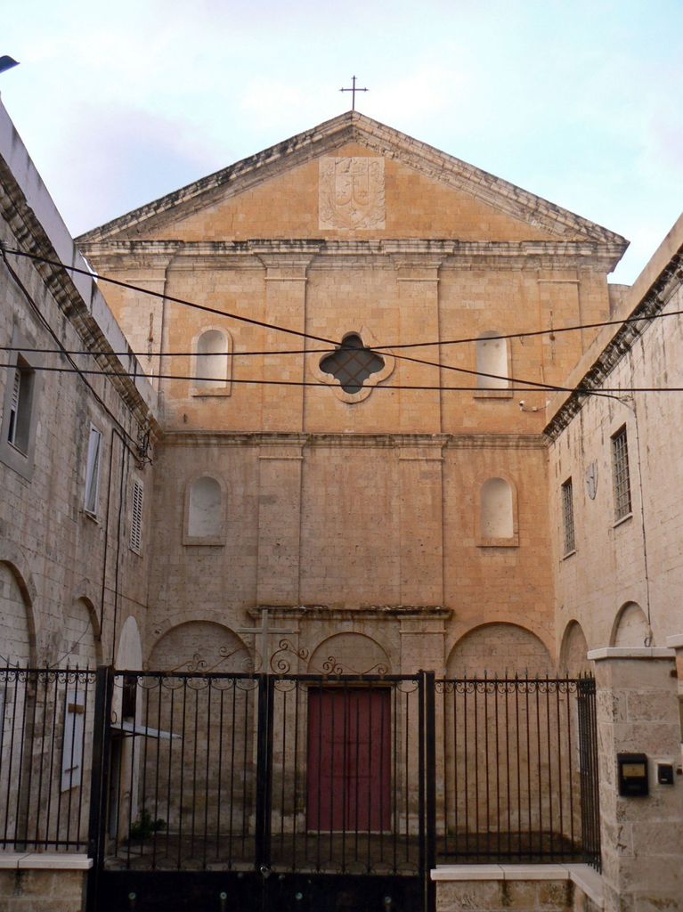 Хайфа. Фасад церкви Ильи пророка рядом с Парижской