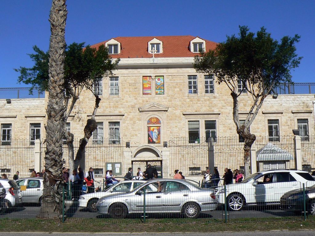 Хайфа. Школа и общежитие рядом с кармелитской церковью.