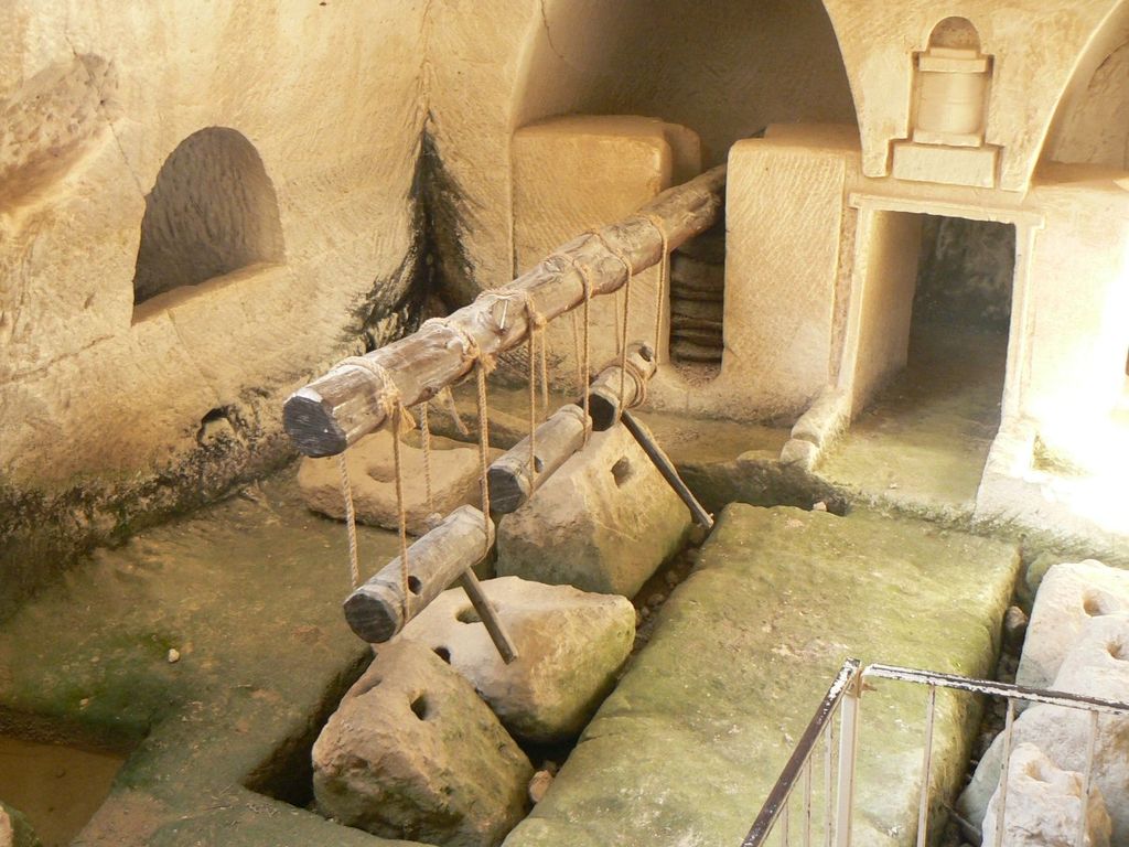 Бейт Гуврин. Масляный пресс в пещере.