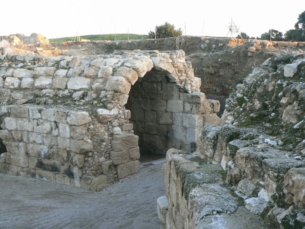 Проход под трибунами амфитеатра Бейт Гуврина.