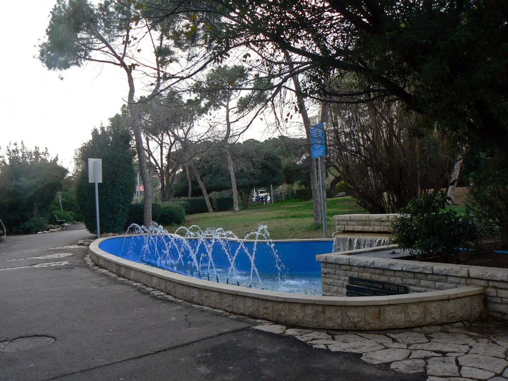 Хайфа. Сквер имени Мани Шохат.