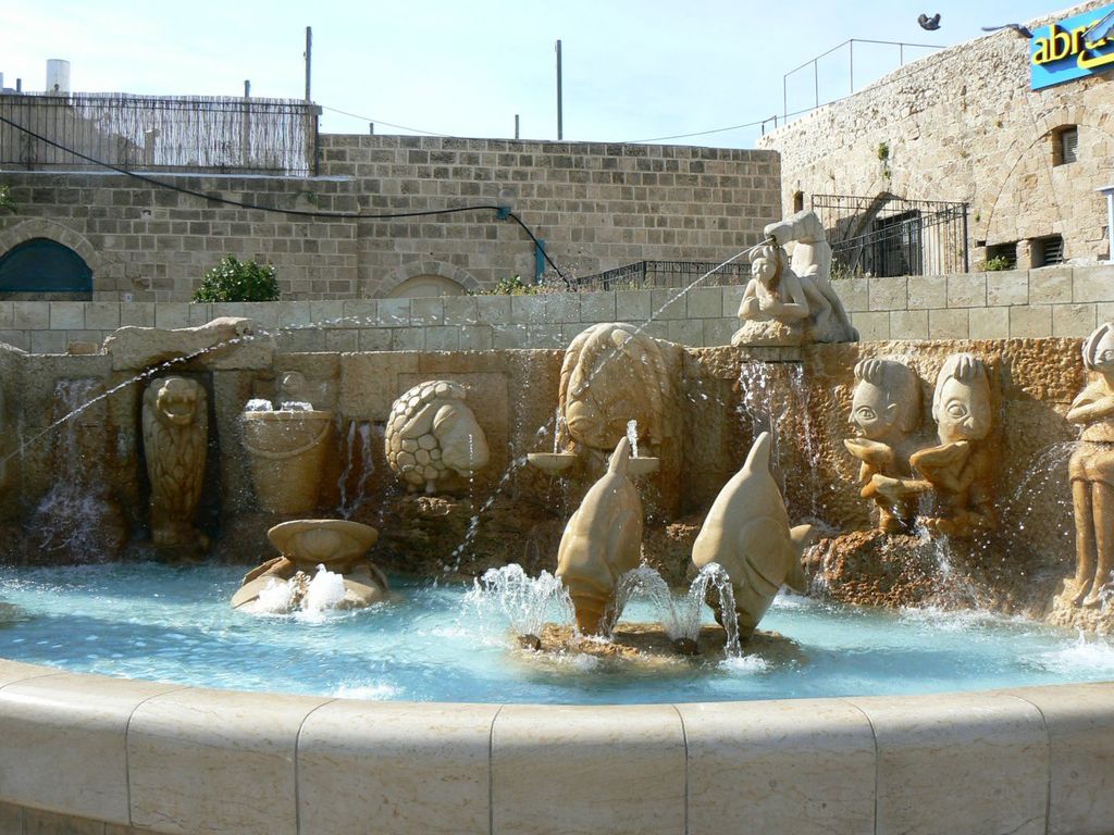 Фонтан со знаками зодиака