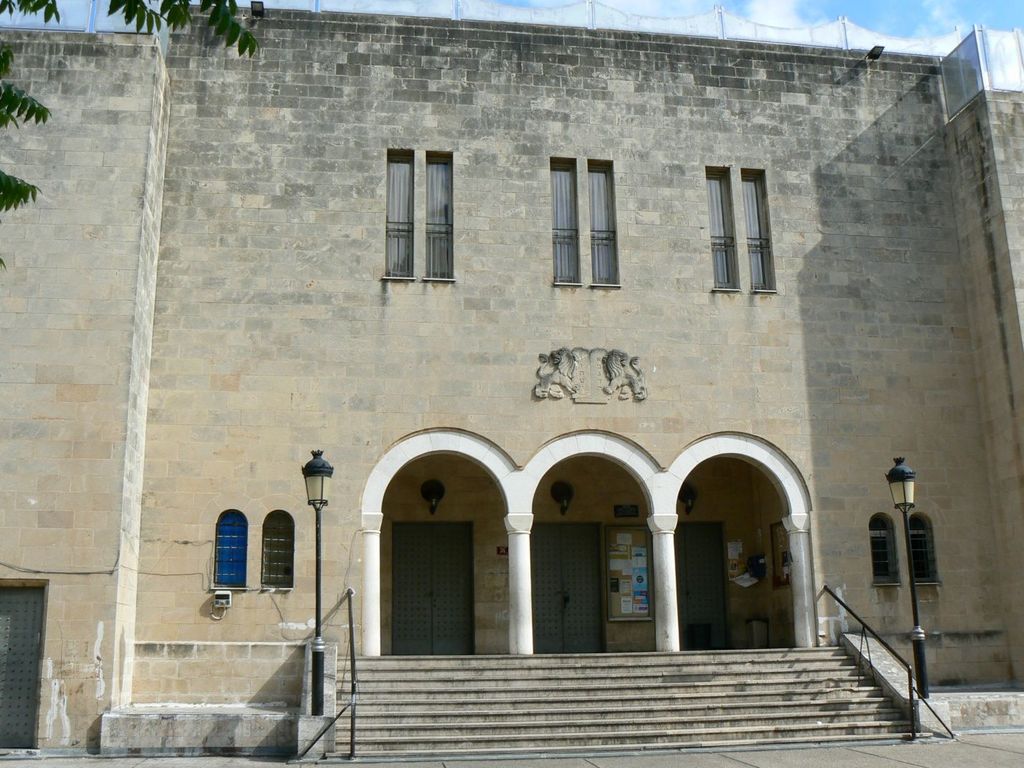 Вход в центральную Хайфскую синагогу.