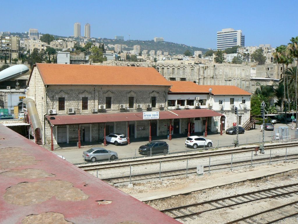 Восточная станция и вид на старую и новую