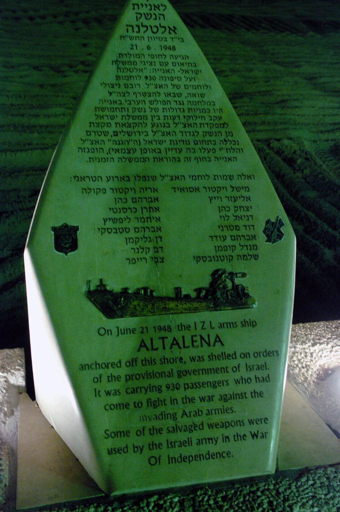 Обелиск в память о корабле Алталена, который сел