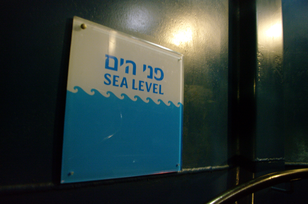 На лестнице в обсерватории висит табличка, обозначающая уровень