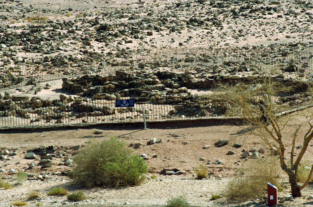 Раскопки поселения древних египетских шахтёров, расположенное в парке