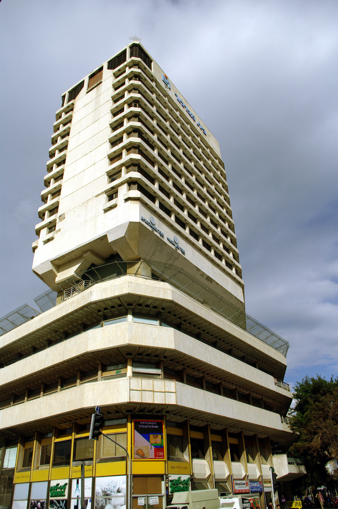 Здание Башня света на улице Алленби (Тель-Авив). Со