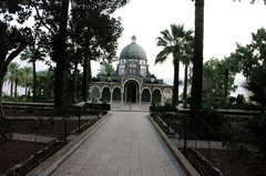 Церковь на горе Блаженств (горе Нагорной проповеди) у озера Кинерет. 