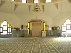 Внутри мечети ахмадистов