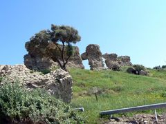 Фрагменты стен мусульманского периода на древнем ханаанском валу.