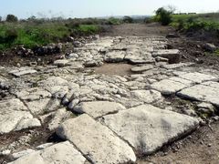 Улица Кардо римского города в национальном парке Яркон.