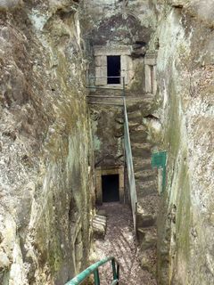 Бейт Шеарим. Вход в двухуровневую «пещеру маалот».