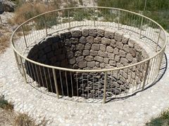 Тель Арад. Отреставрированное водохранилище ханаанского города.