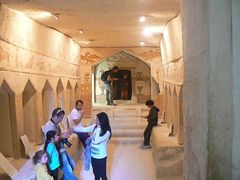 В «сидонской» пещере.