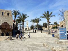 Вид на площадь и церковь Св. Петра.